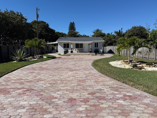 Building Photo - 18 NW 12th Ave