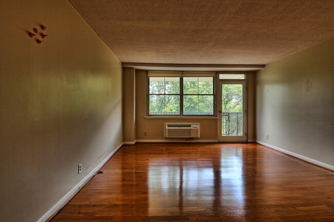 Building Photo - 2030 N Adams St
