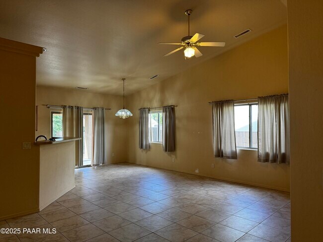 Foto del edificio - 6830 E Sandhurst Dr