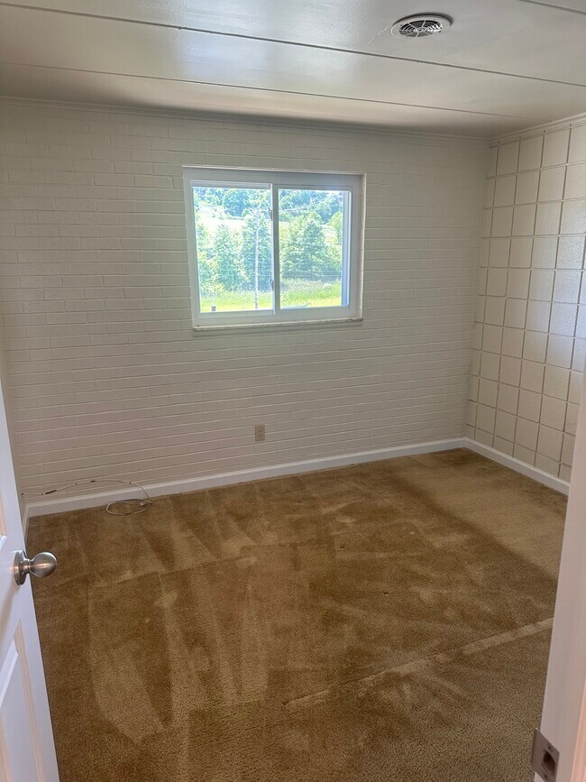 Bedroom 2 - 439 College Ave