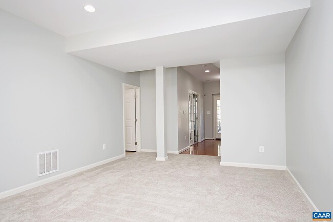 Building Photo - 910 Bing Ln