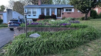 Building Photo - 17712 Crest Dr