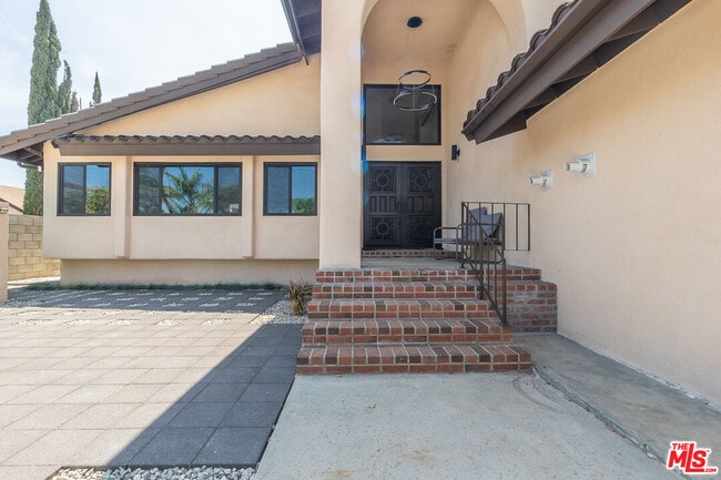 Building Photo - 20456 Strathern St