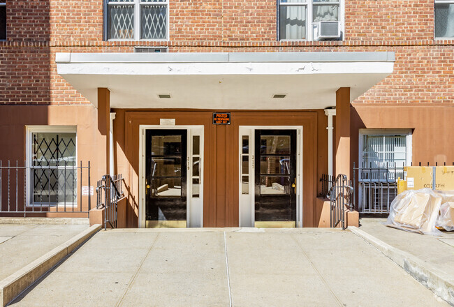 Entrance - Chelsea Park House