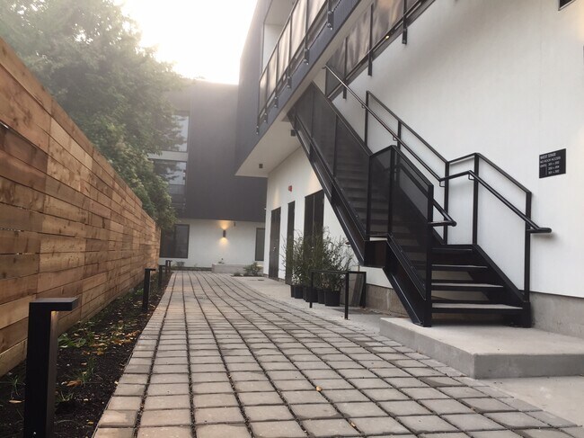 Foto del edificio - 4526 Northeast 42nd Avenue