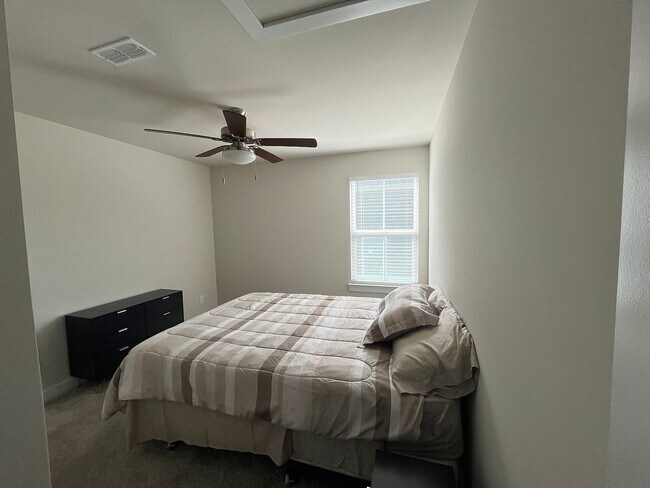 Foto del edificio - 1717 Dennis Austin Ln