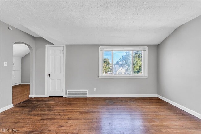 Building Photo - 15102 Edgewood Ave