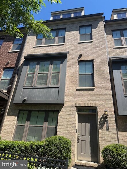 Foto del edificio - 4610 Woodberry St
