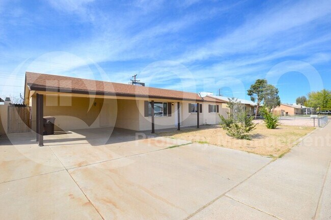 Foto del edificio - 10810 N 73rd Dr