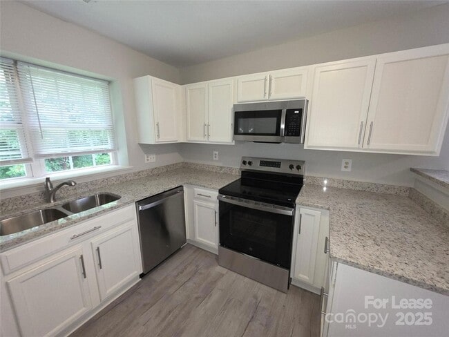 Building Photo - 235 Winding Canyon Dr