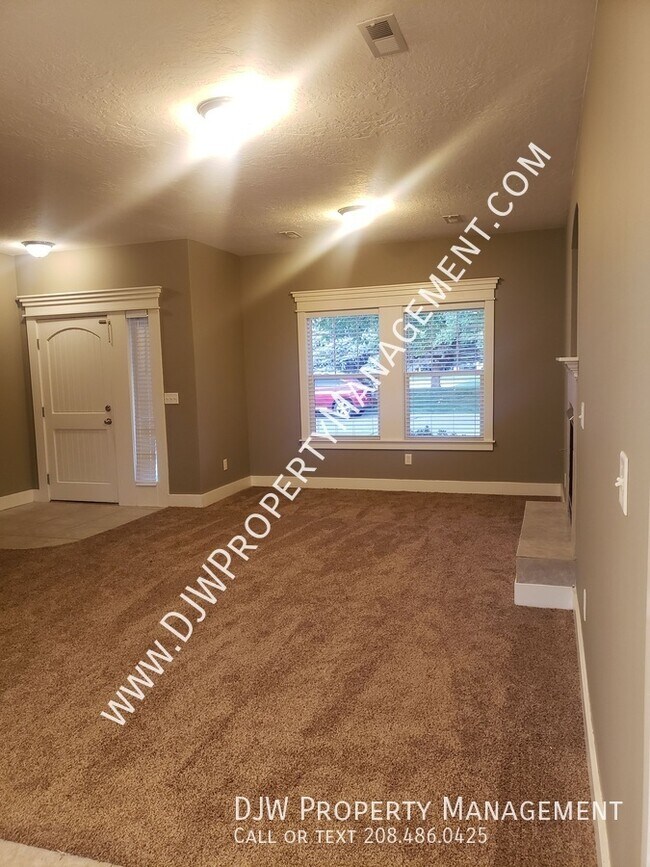 Foto del edificio - 3669 N Hawkins Ave