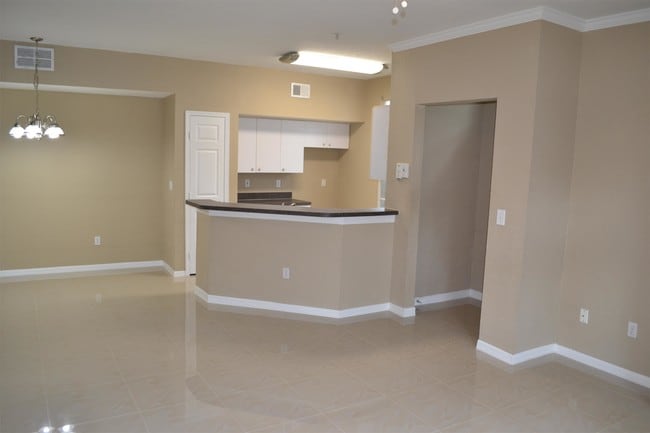 Foto del edificio - 6368 Raleigh St