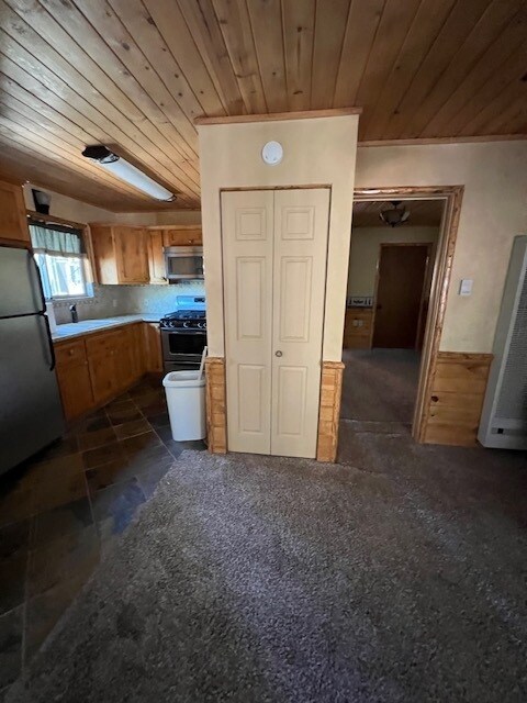 Building Photo - Centrally Located in Big Bear City