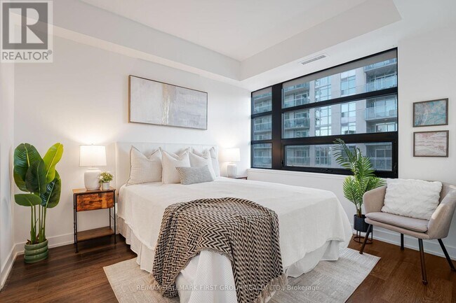 Building Photo - 1604 Charles St