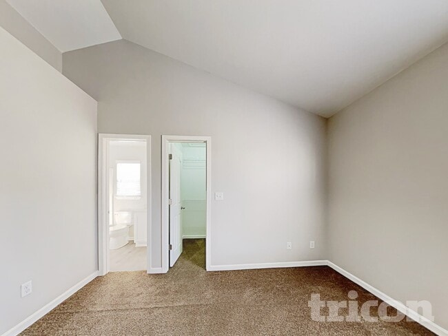 Foto del edificio - 10203 Green Hedge Ave