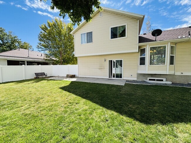 Building Photo - 377 Sego Lily Dr