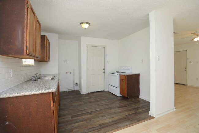 Building Photo - 5418 Myrtlewood St