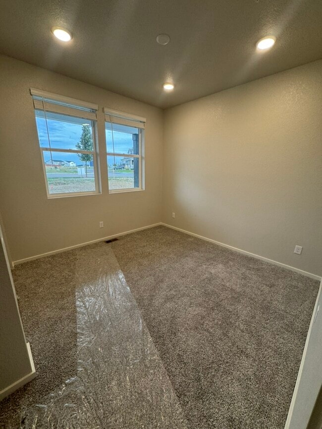 Guest bedroom/study - 1811 Bounty Dr