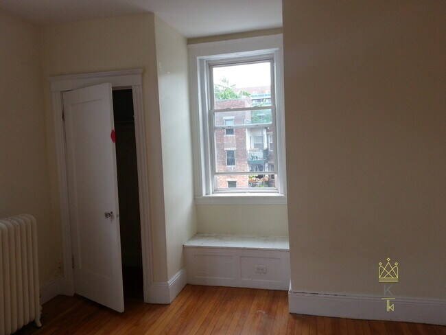 Building Photo - 62 Egmont St