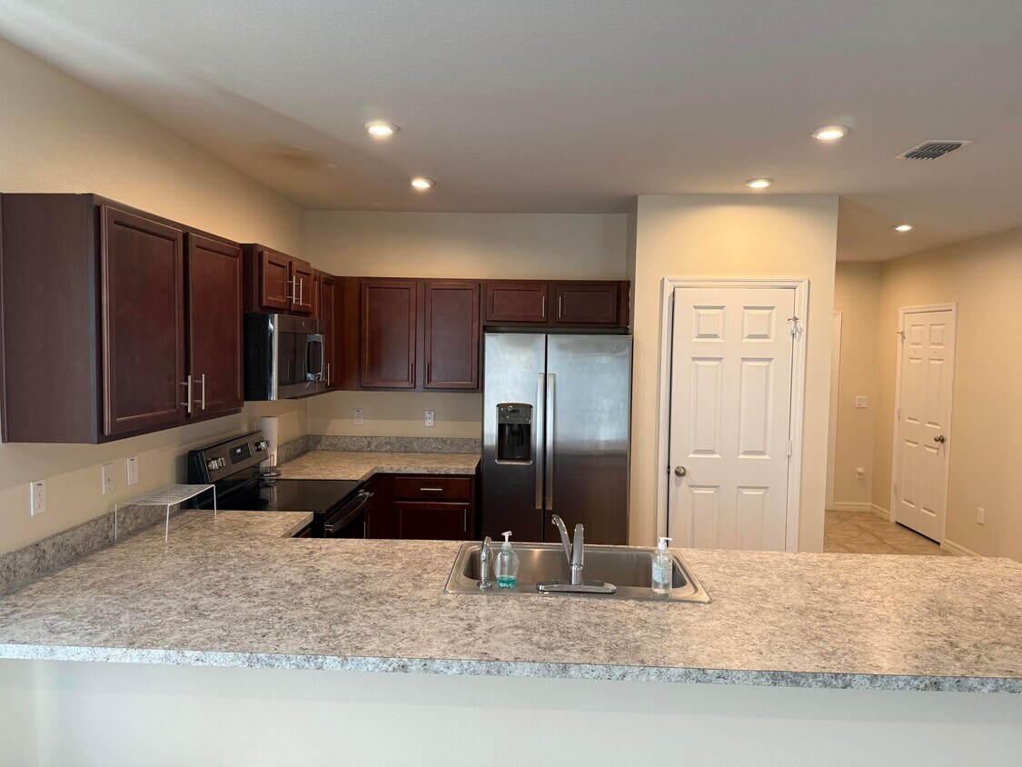 Foto principal - 3334 Franklin Square Ln