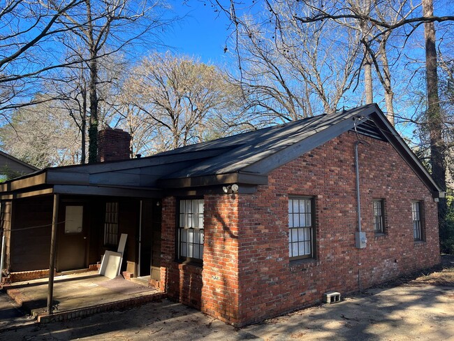 Building Photo - **UPCOMING**3 bedroom / 2 bathroom Home fo...