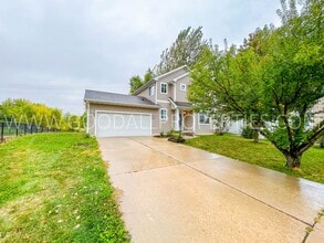 Building Photo - 990 SE Bobwhite Ln