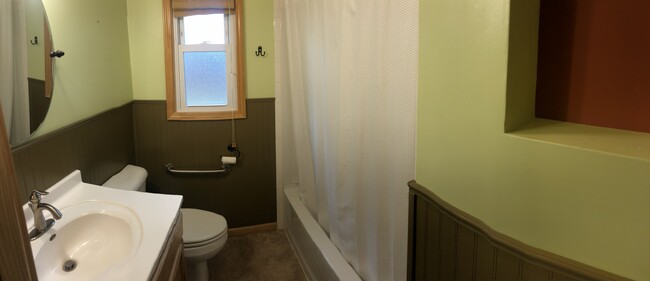 Master Bathroom - 5447 Pepperidge Rd