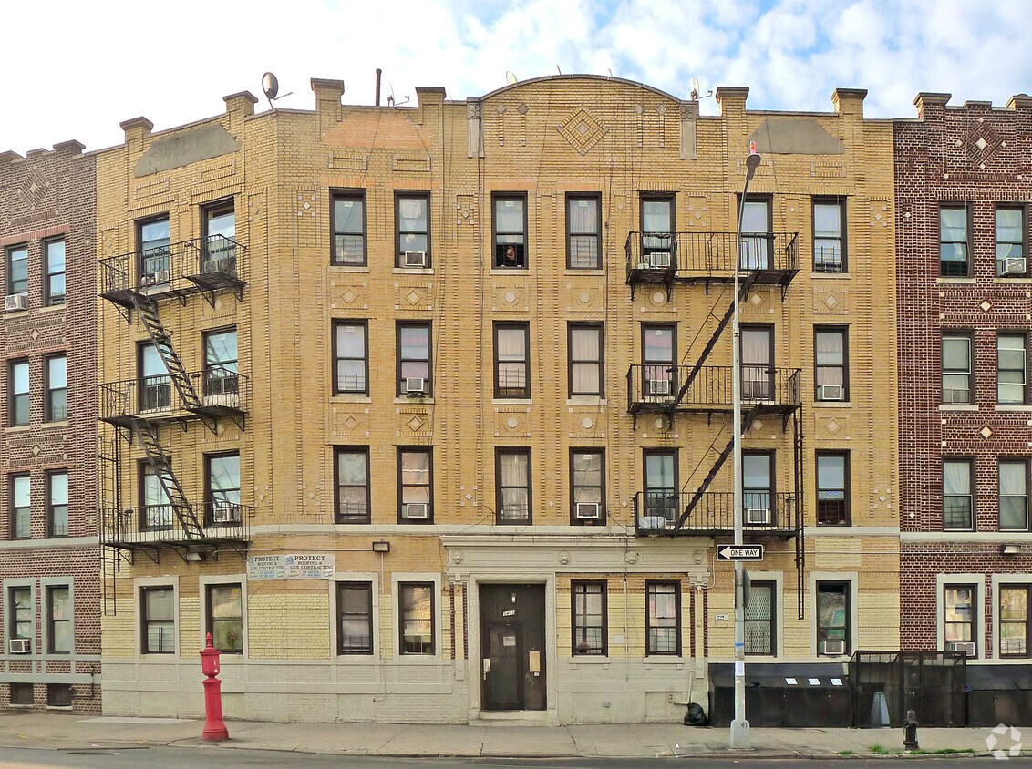 Building Photo - 3403 14th Ave