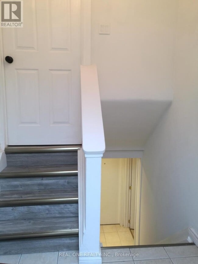 Building Photo - 349 Browndale Crescent