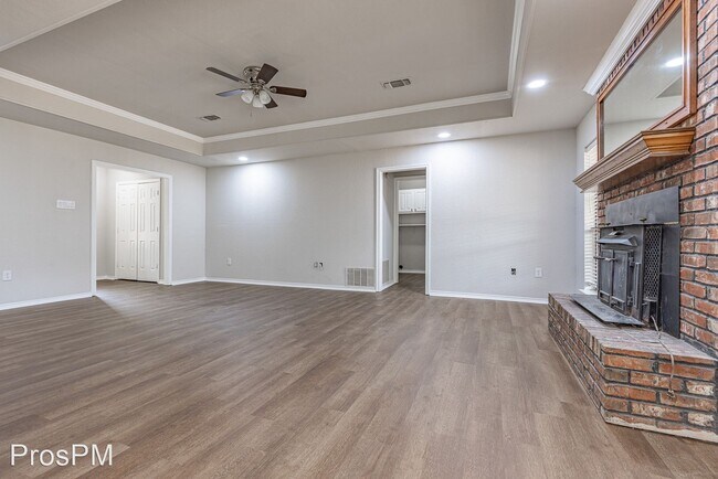 Foto del edificio - 4 br, 2 bath House - 512 Meadowbrook St.