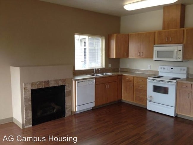 Building Photo - 1448 Hilyard St