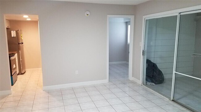 Foto del edificio - 857 Sky Lake Cir