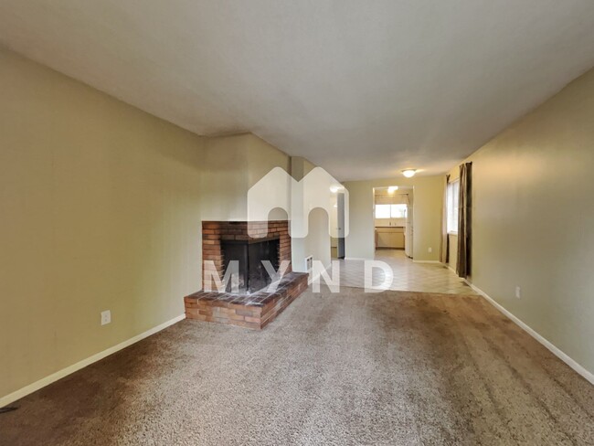 Building Photo - 707 NE 108th Ave