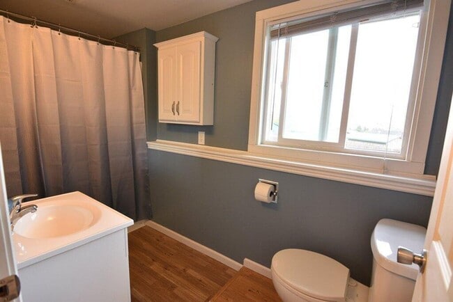 Building Photo - 222 Ridgeway Dr