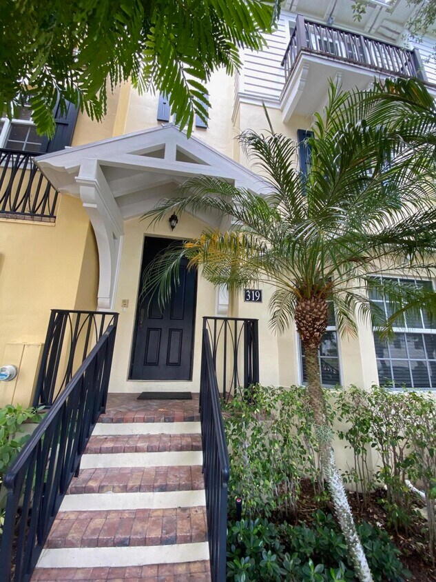Foto principal - 319 Flamingo Dr
