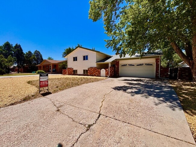 Building Photo - Spacious 4-Bedroom Home in Central Colorado Springs