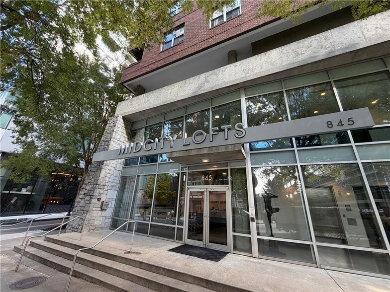 Foto principal - 845 Spring St NW