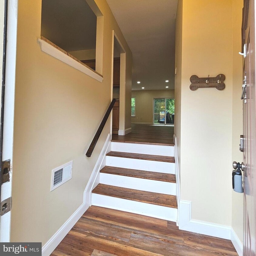 Primary Photo - 7811 Wintercress Ln