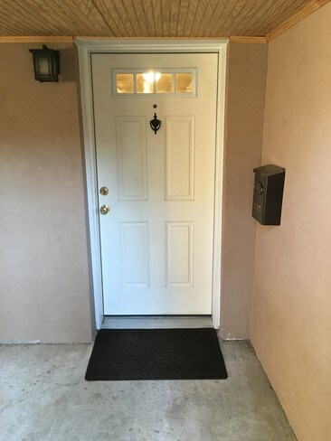 Puerta principal - 1210 Delafield Pl NW