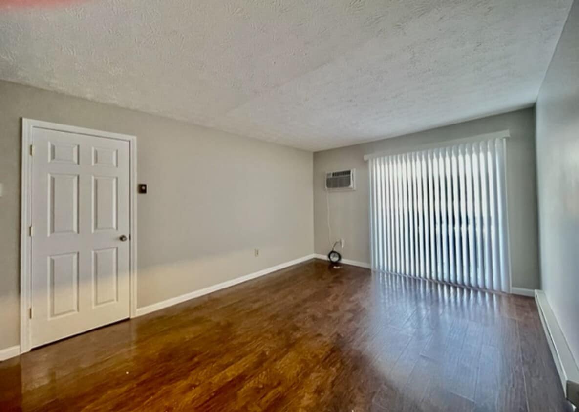 Building Photo - NORWALK - 1 Bedroom Available!