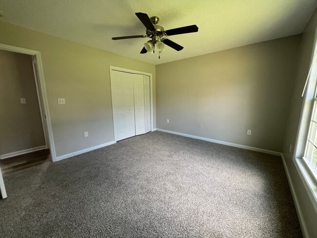 Building Photo - Charming three bedroom two bath home that ...
