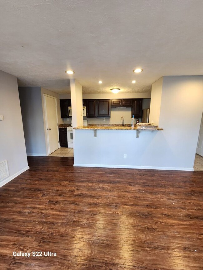 Building Photo - 2 Bedroom Luxury Condo nestled in the heart of Sicklerville NJ
