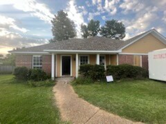 Primary Photo - 1004 Stonehendge Dr