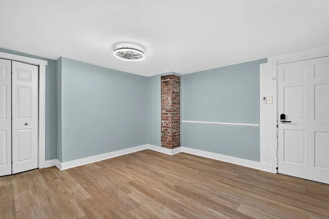 Foto del edificio - 837 E Burnett Ave