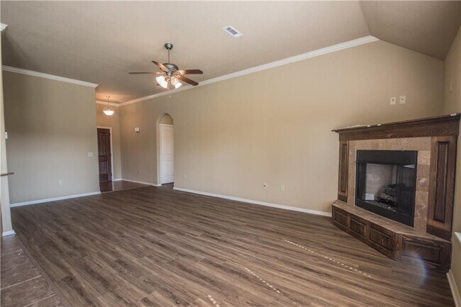 Building Photo - 3009 SW Gumleaf Rd