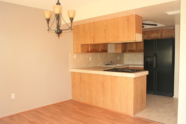 Building Photo - Charming 2bed/2bath patio home