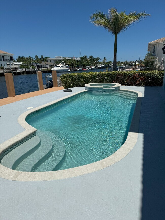Foto del edificio - 2713 NE 28th Ct