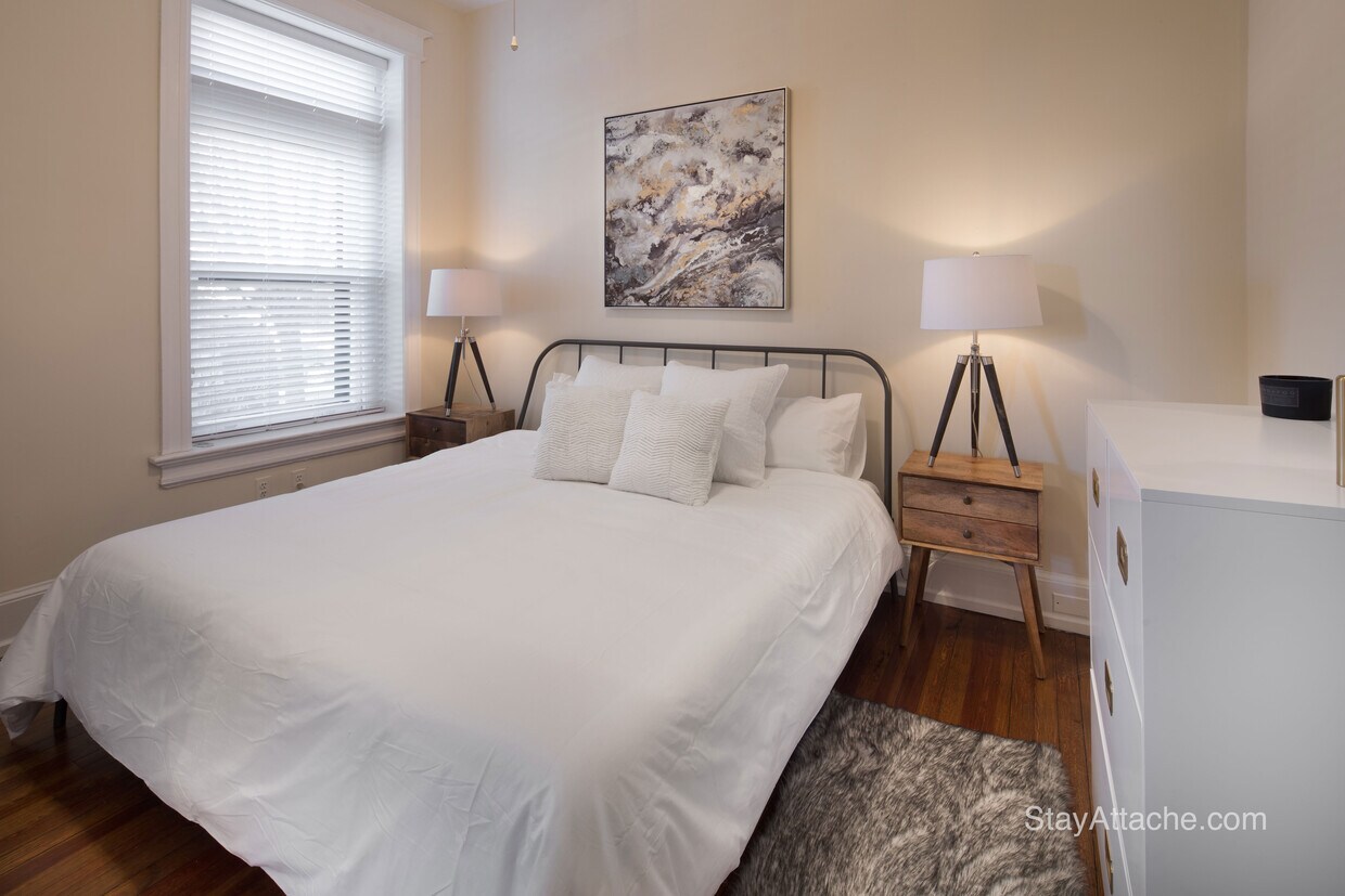Primary Photo - 400 Seward Sq SE