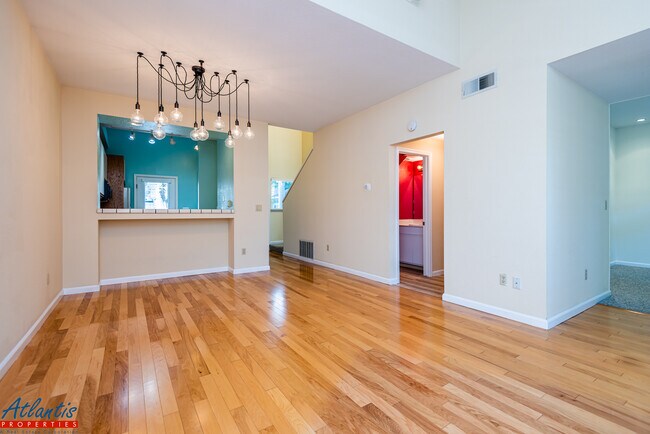 Building Photo - 437 Saint Julien Way