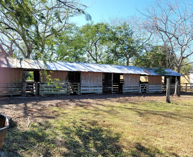 Foto del edificio - 4362 W Midway Rd